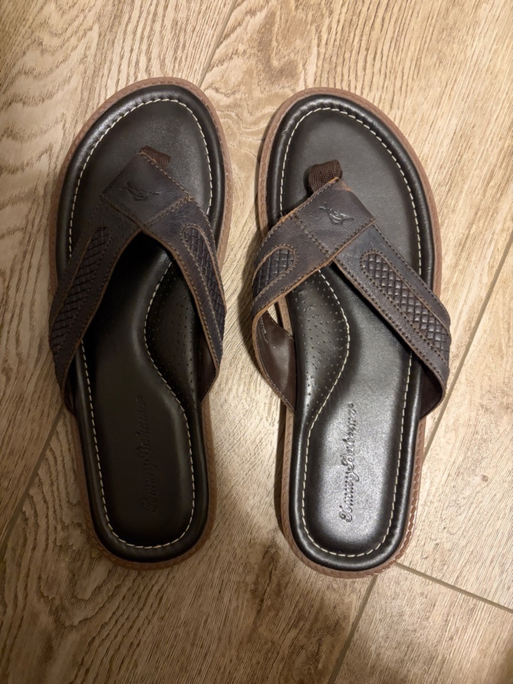 Tommy Bahama Dark Brown Men's Cross-Strap Leather Flip-Flops